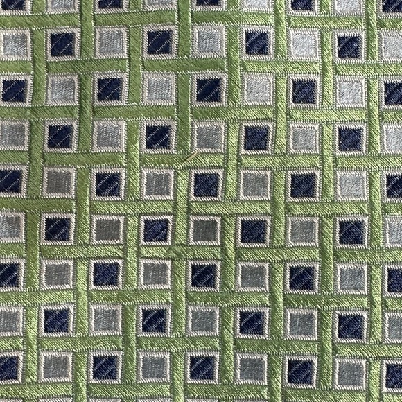 Tommy Hilfiger Green Geometric 100% Silk Tie – Classic Men's Designer Necktie - Picture 3 of 6